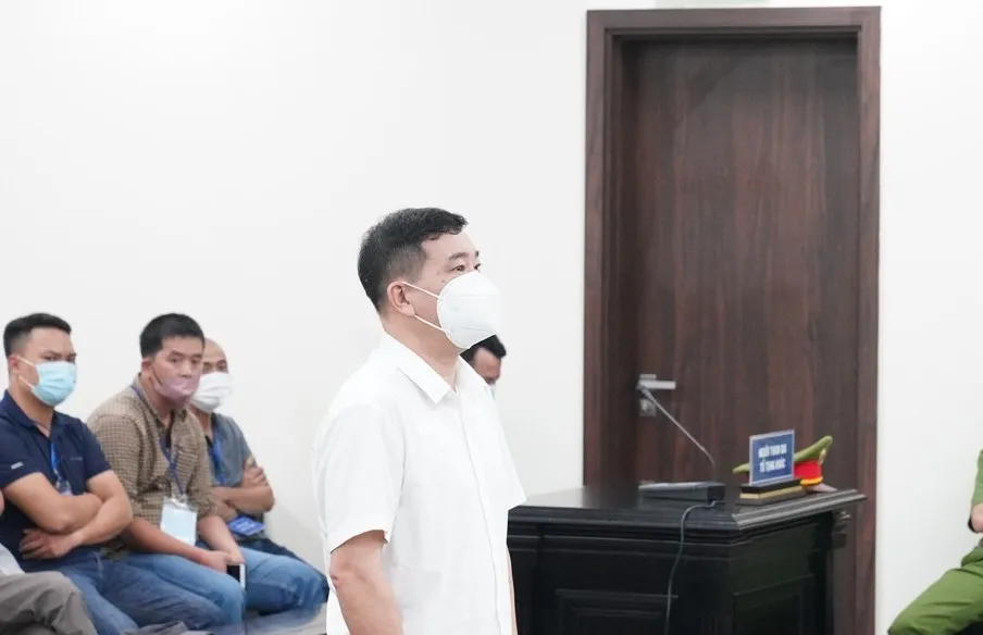 Bị cáo Phùng Anh Lê tại phiên tòa sơ thẩm. Ảnh: ĐỖ TRUNG