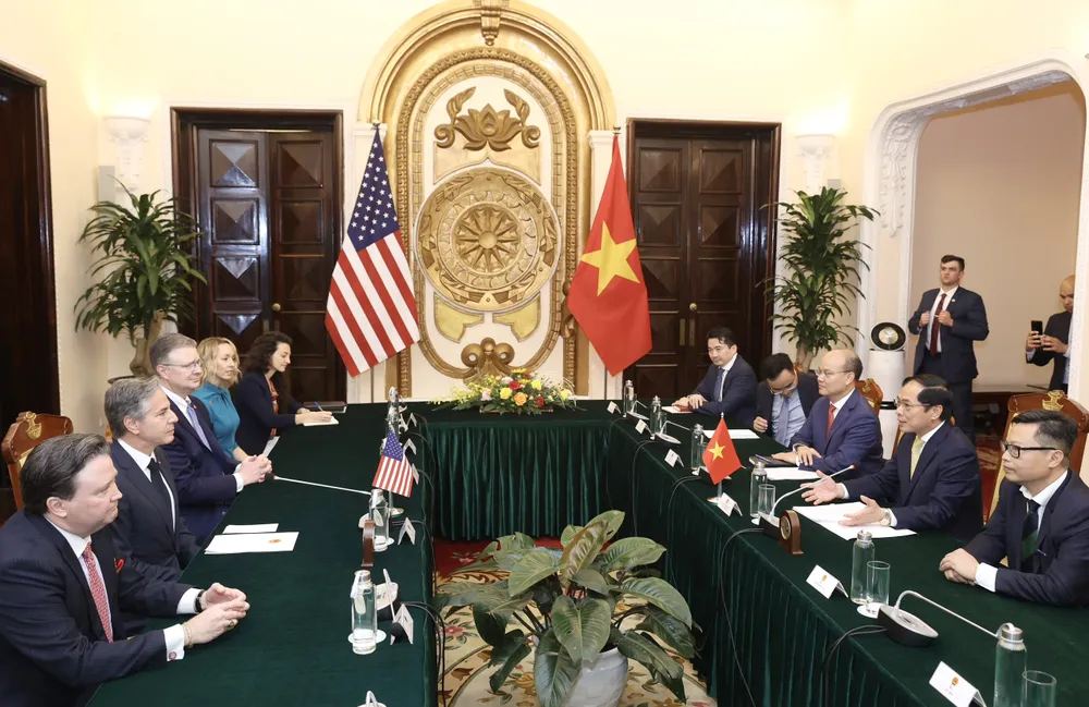 Bộ trưởng Ngoại giao Bùi Thanh Sơn hội đàm với Ngoại trưởng Hoa Kỳ Antony Blinken, sáng 15-4-2023. Ảnh: VIẾT CHUNG
