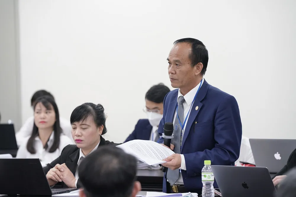 Luật sư Bùi Đình Ứng bào chữa tại phiên tòa. Ảnh: ĐỖ TRUNG