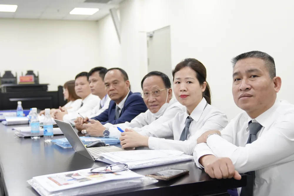 Các luật sư tham gia bào chữa. Ảnh: ĐỖ TRUNG