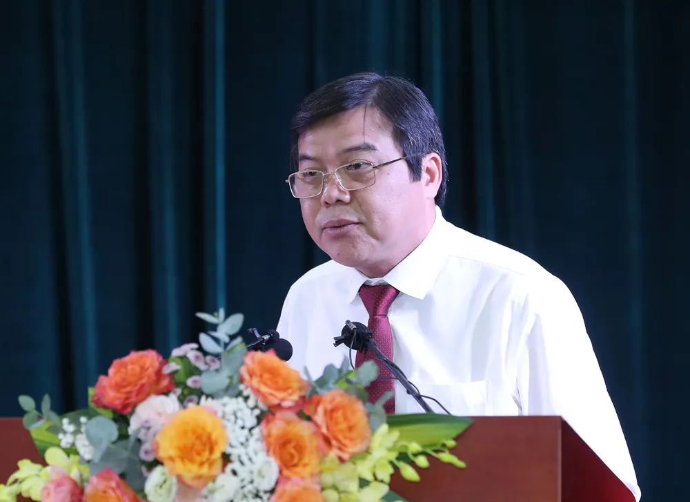 Nhà báo Tăng Hữu Phong, Tổng Biên tập Báo Sài Gòn Giải Phóng chia sẻ tại buổi làm việc. Ảnh: QUANG PHÚC