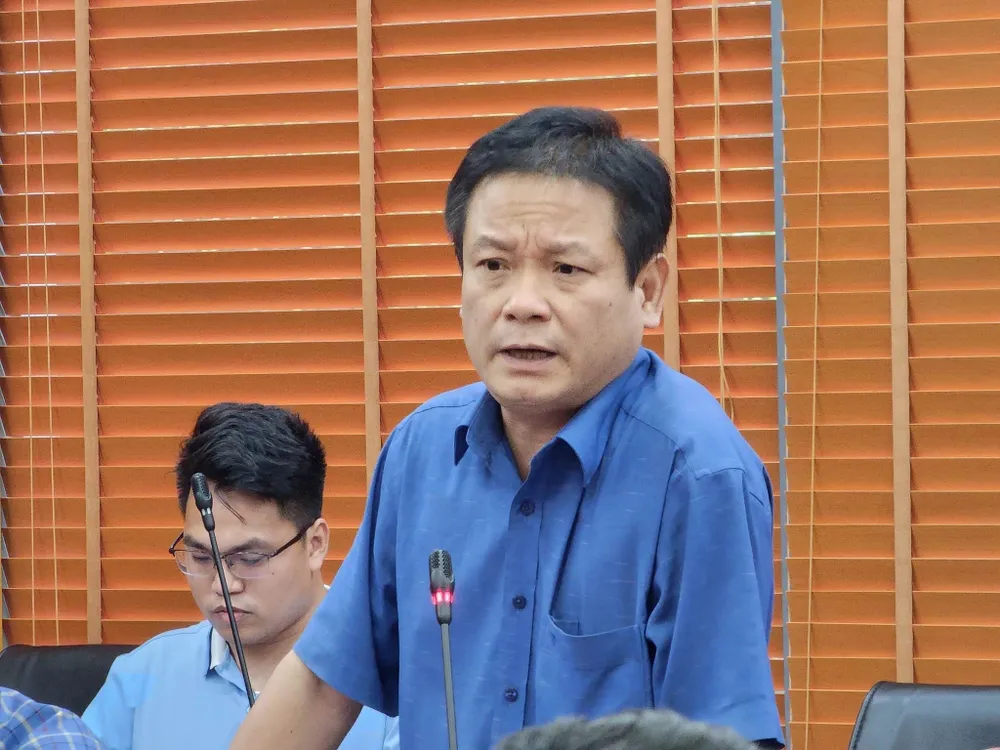 Ông Trần Văn Khiêm phát biểu tại họp báo. Ảnh: ĐỖ TRUNG