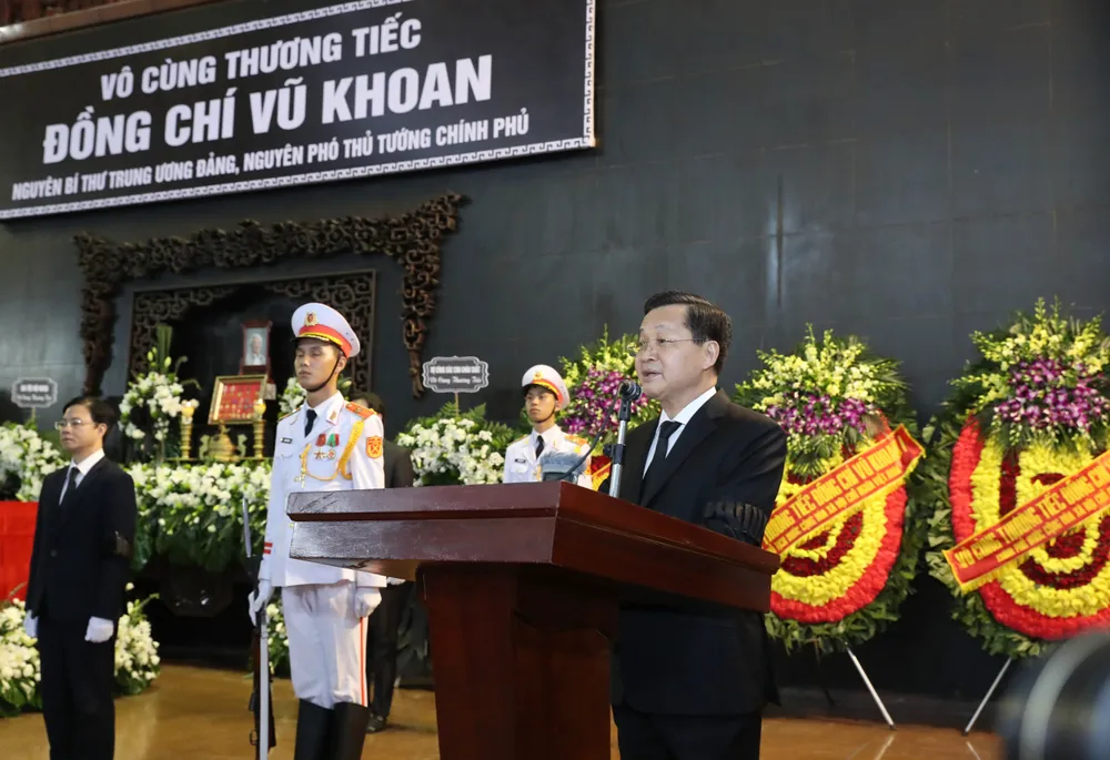 Phó Thủ tướng Lê Minh Khái đọc điếu văn. Ảnh: QUANG PHÚC Phó Thủ tướng Lê Minh Khái đọc điếu văn. Ảnh: QUANG PHÚC