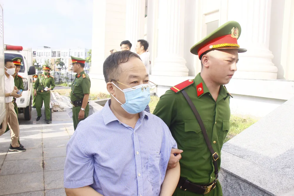 Bị cáo Trần Văn Dự được đưa vào phòng xử. Ảnh: QUANG PHÚC