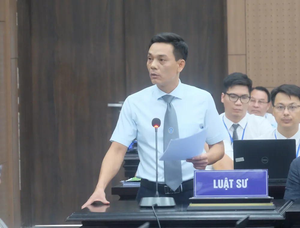 Luật sư Trịnh Văn Tuyến bào chữa cho bị cáo Chử Xuân Dũng