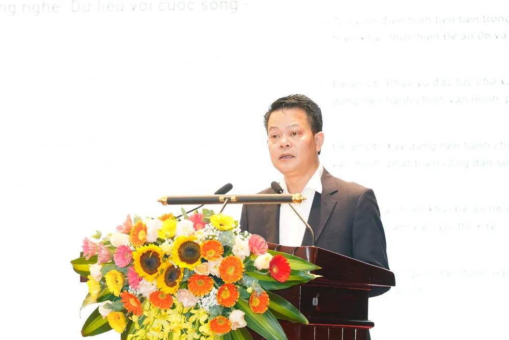 Đại tá Vũ Văn Tấn thông tin tại hội thảo. Ảnh: ĐỖ TRUNG