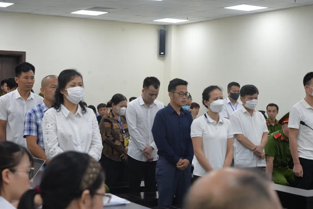 Các bị cáo nghe tòa tuyên án