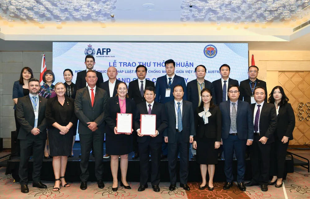 Lực lượng phòng, chống ma túy của hai nước Việt Nam và Australia chụp hình lưu niệm tại hội nghị Lực lượng phòng, chống ma túy của hai nước Việt Nam và Australia chụp hình lưu niệm tại hội nghị