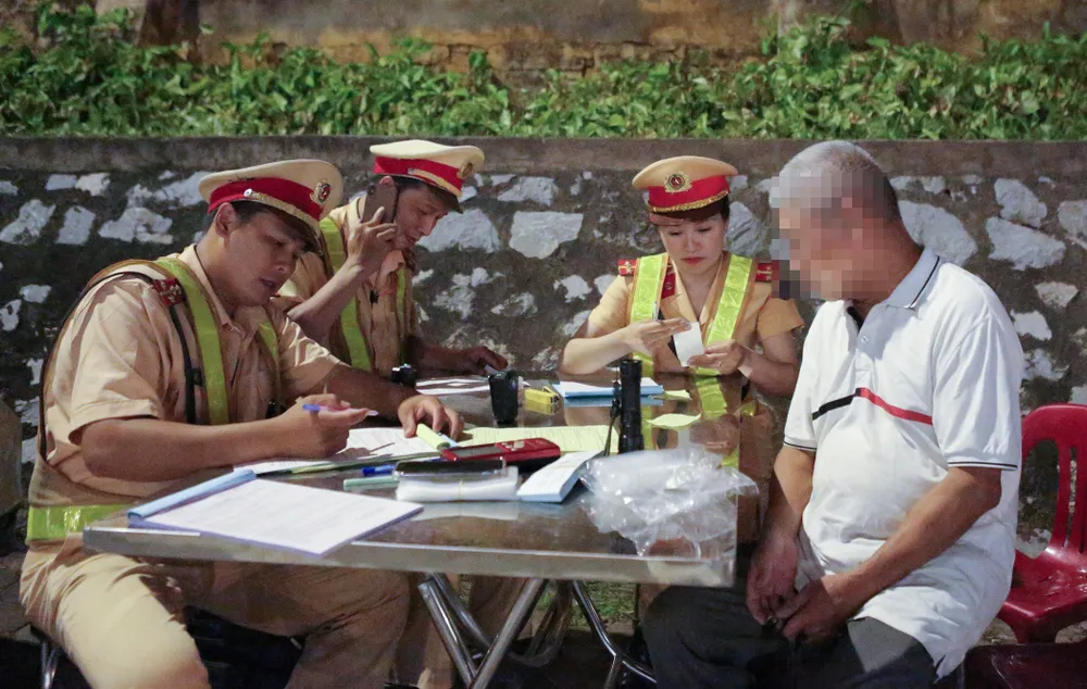 Thời gian qua, lực lượng cảnh sát giao thông xử lý vi phạm nồng độ cồn không có vùng cấm, ngoại lệ