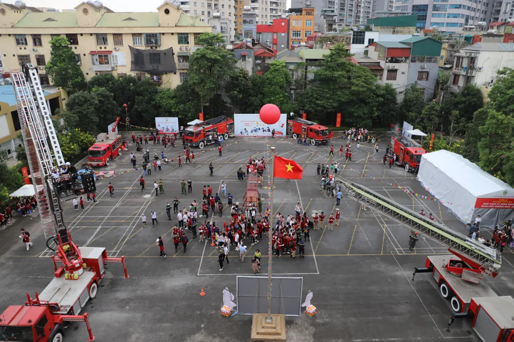 Quang cảnh buổi trải nghiệm tại Cục Cảnh sát PCCC-CNCH