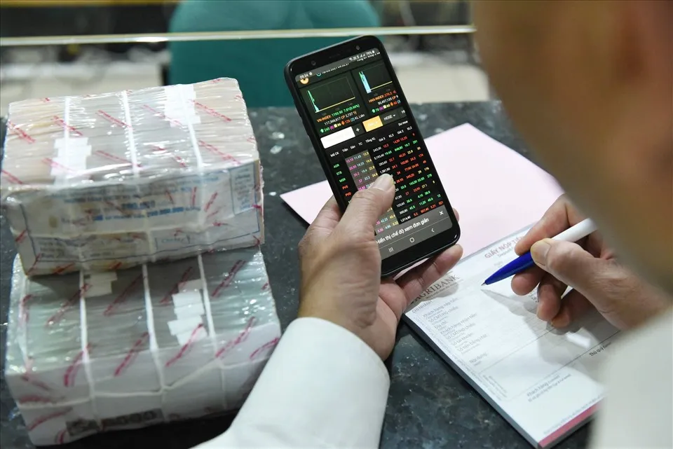 Công an TP Hà Nội đề nghị người dân cần cảnh giác với các quỹ đầu tư tài chính, chứng khoán online