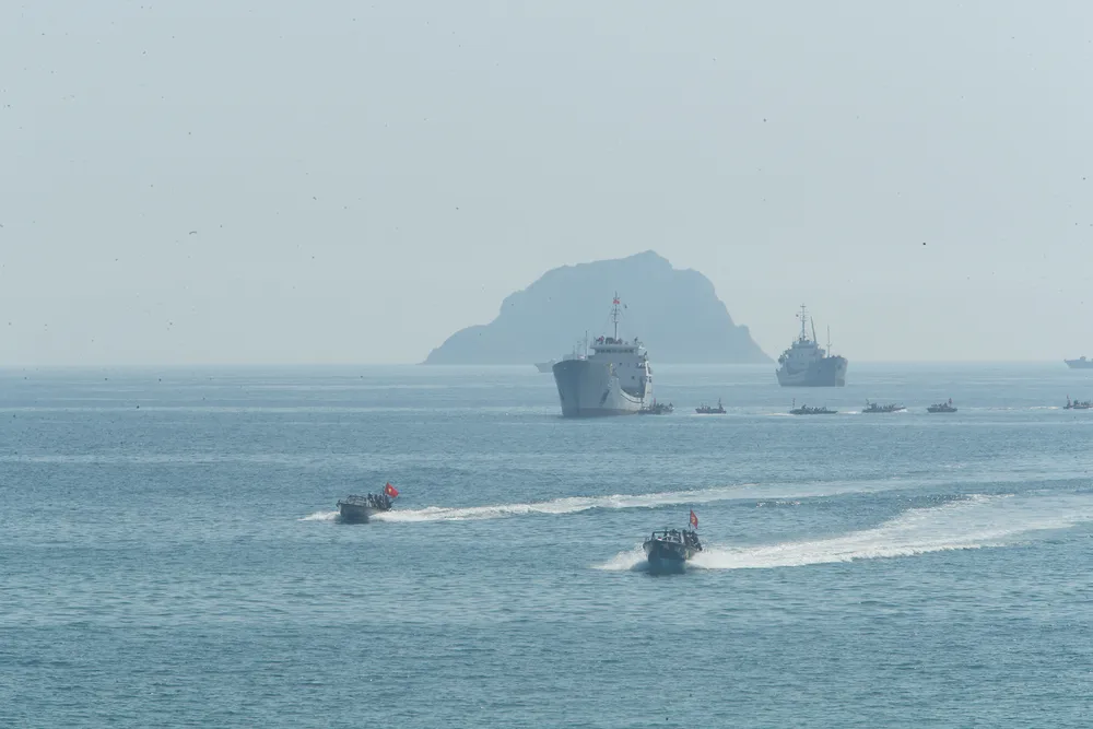 Huấn luyện hiệp đồng đổ độ đường biển ảnh Vũ Hưởng.jpg