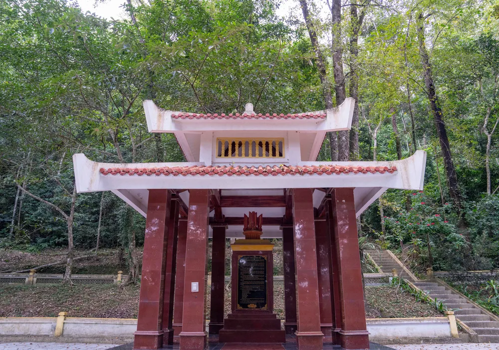 Khoảng đất trống trong khu rừng Trần Hưng Đạo là nơi Đại tướng Võ Nguyên Giáp đọc quyết định thành lập Đội Việt Nam Tuyên truyền giải phóng quân.jpg