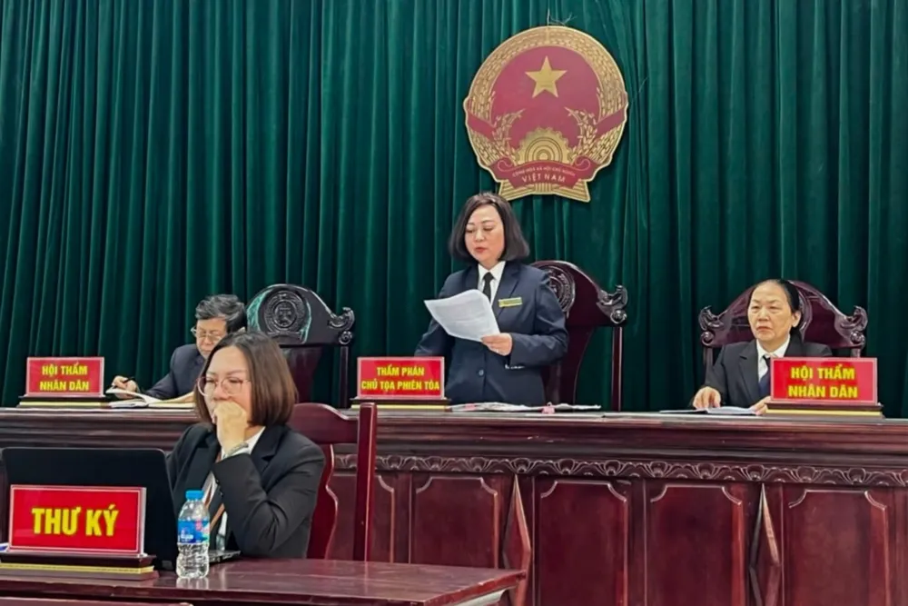 hội đồng xét xử.jpg