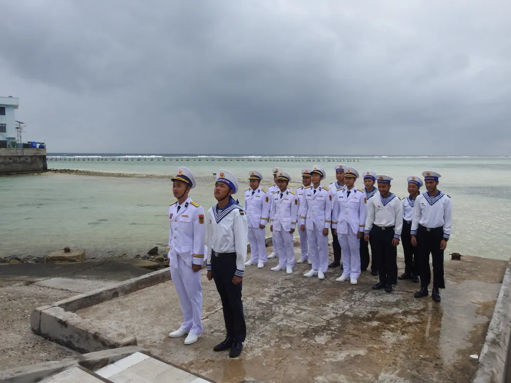 Chào cờ đầu năm trên đảo Cô Lin (2).JPG