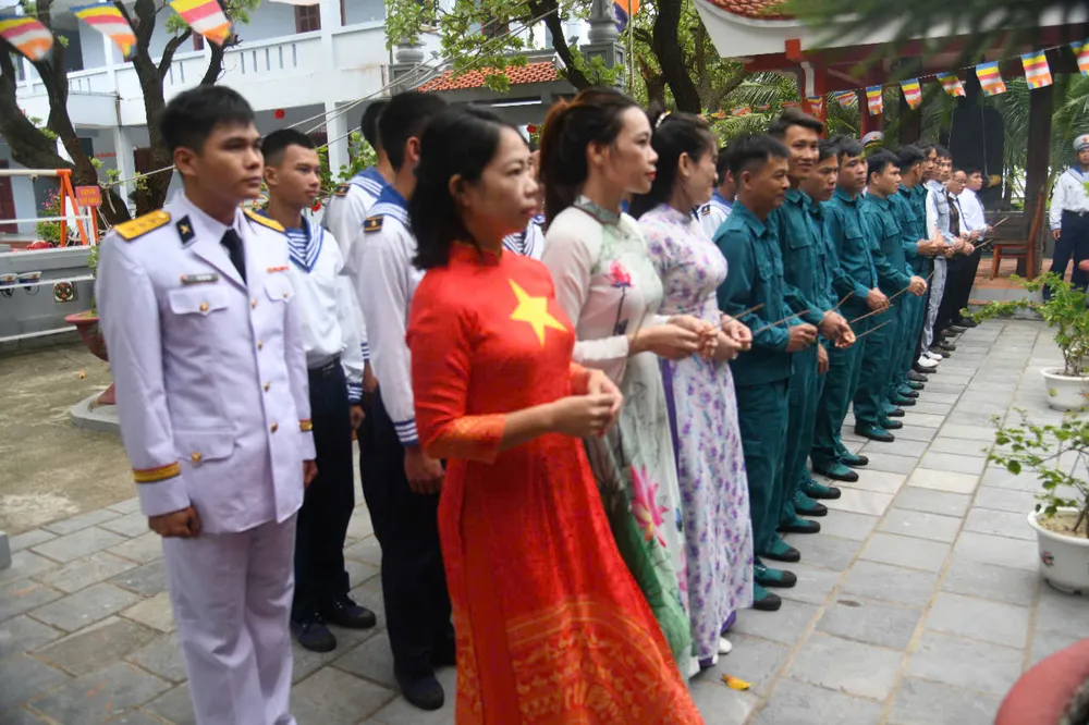 Sinh Tồn tổ chức đi lễ chùa đàu năm (4).jpg