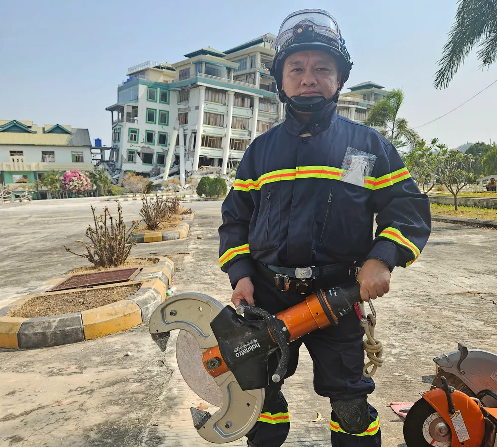 kìm thủy lực.jpg