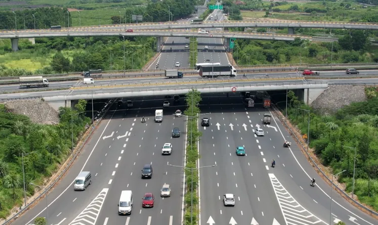 Thí điểm cấm xe tải vào làn sát dải phân cách trên 2 tuyến cao tốc trọng điểm