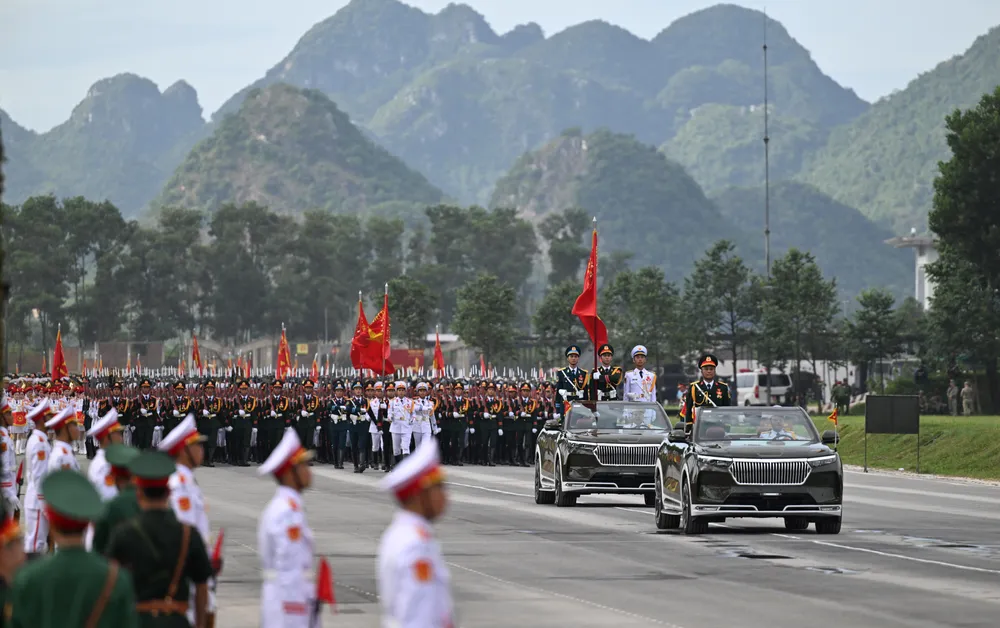 Các cán bộ, chiến sĩ hợp luyện diễu binh, diễu hành kỷ niệm 80 năm Cách mạng Tháng Tám, Quốc khánh 2-9