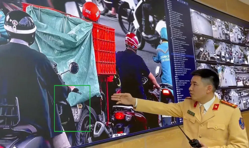 Trung tâm thông tin chỉ huy Công an TP Hà Nội phát hiện phương tiện vi phạm qua hệ thống giám sát