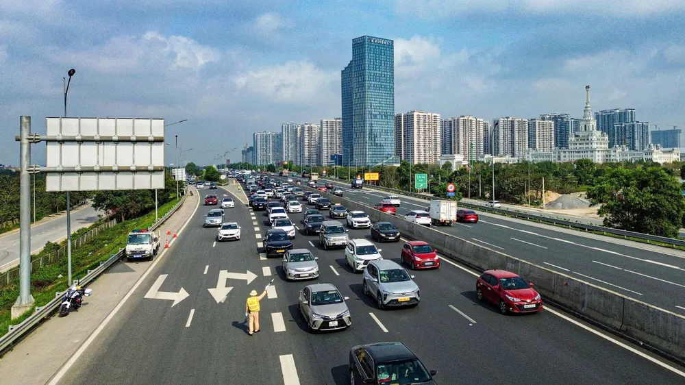 Phương tiện giao thông trên tuyến đường cao tốc Hà Nội - Hải Phòng