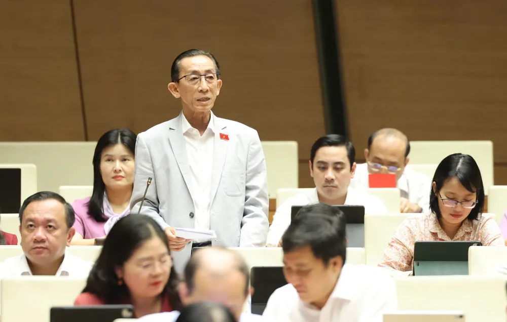 Trần Hoàng Ngân.jpg