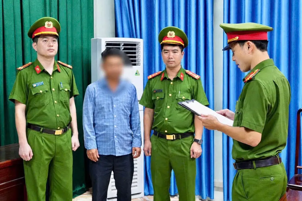 Khởi tố 6 đối tượng