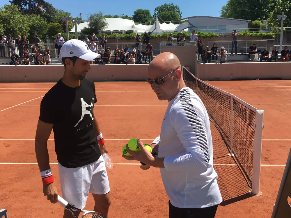 Vì vợ, Agassi mới làm HLV Djokovic ảnh 2
