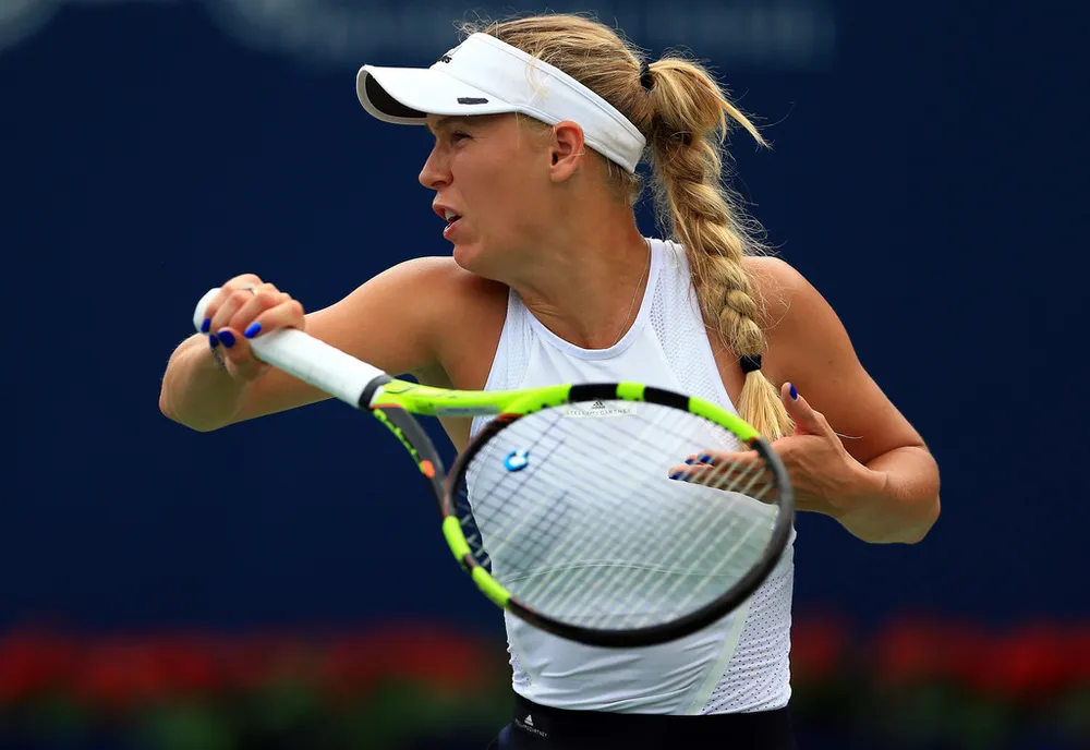 Cựu “nữ hoàng” hạ đương kim “nữ hoàng“ ảnh 1