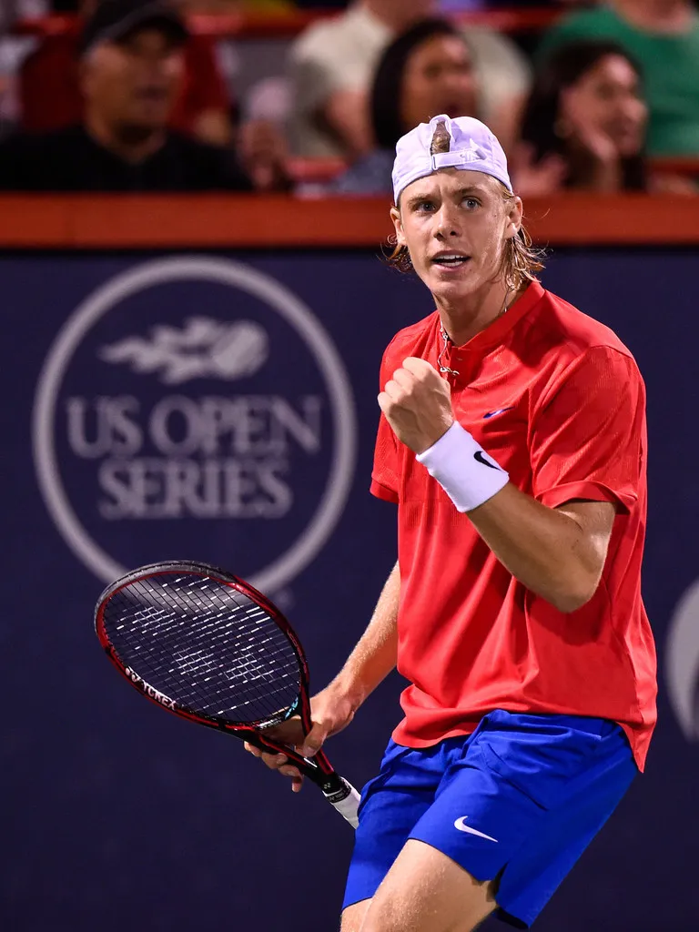 Cựu “nữ hoàng” hạ đương kim “nữ hoàng“ ảnh 2