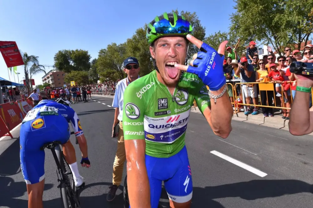 Lập “hattrick”, Trentin củng cố vị thế Áo xanh ảnh 1