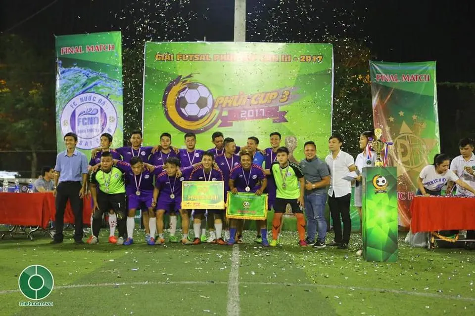 Chuyện làng phủi: Nước Đá FC – Kẻ mang chuông đi đấm xứ người ảnh 2