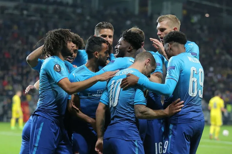 Chia điểm tại Goodison Park ảnh 2