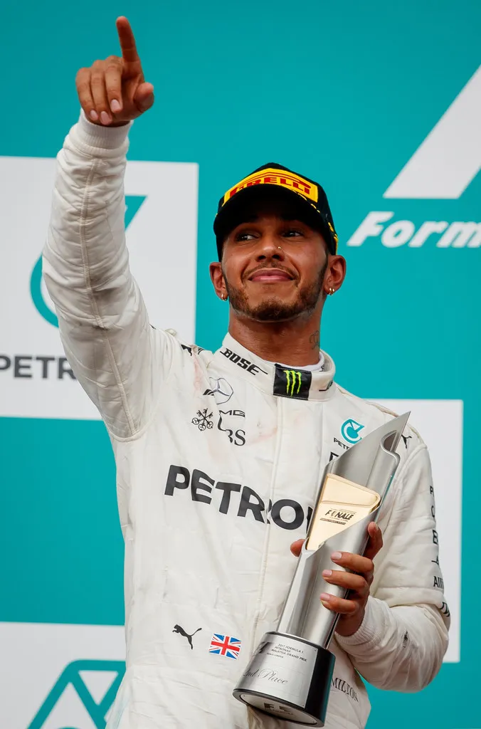 Verstappen đăng quang đăng quang ở Malaysia, Hamilton gia tăng cách biệt ảnh 2