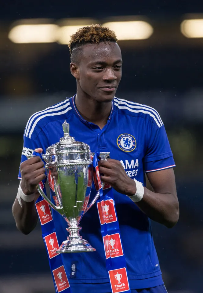 Abraham sẽ nối bước Didier Drogba ảnh 2