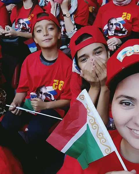 Mừng sinh nhật Putin, Ronaldinho sát cánh cùng Kadyrov ảnh 4