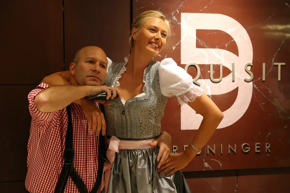 Mỹ nhân đại chiến – Wozniacki chỉ trích đại diện của Sharapova ảnh 1