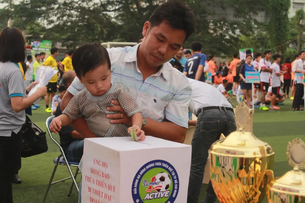 Dàn cầu thủ chung tay ủng hộ đồng bào lũ lụt tại quê nhà ảnh 2