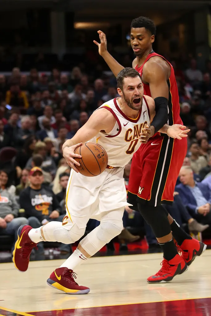 NBA 2017-2018 - James bị đuổi lần đầu tiên trong sự nghiệp, Cavs vẫn giành chiến thắng ảnh 1