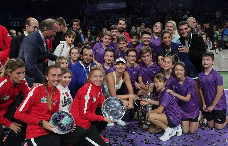 Sharapova trên từng cây số ở cung đường châu Á ảnh 3