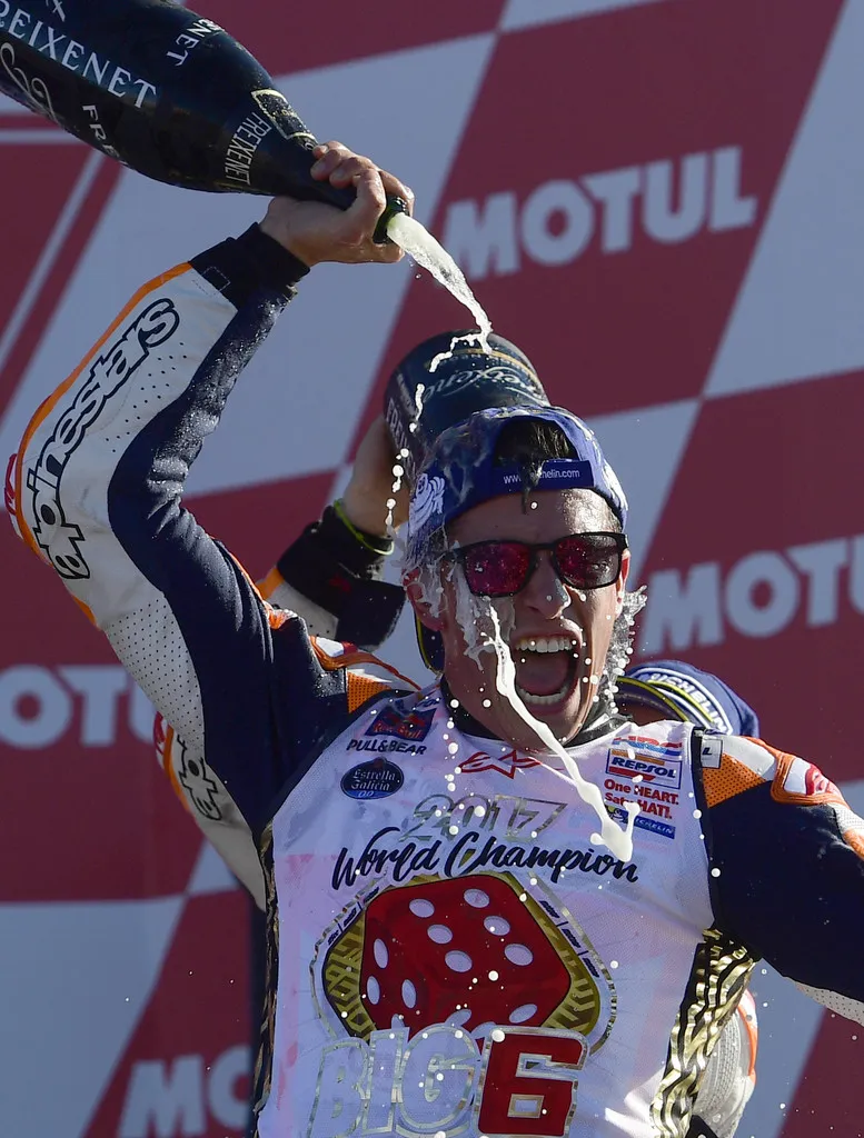 Autosport Awards 2017 - Hamilton và Marquez là 2 nhân vật chính ảnh 1