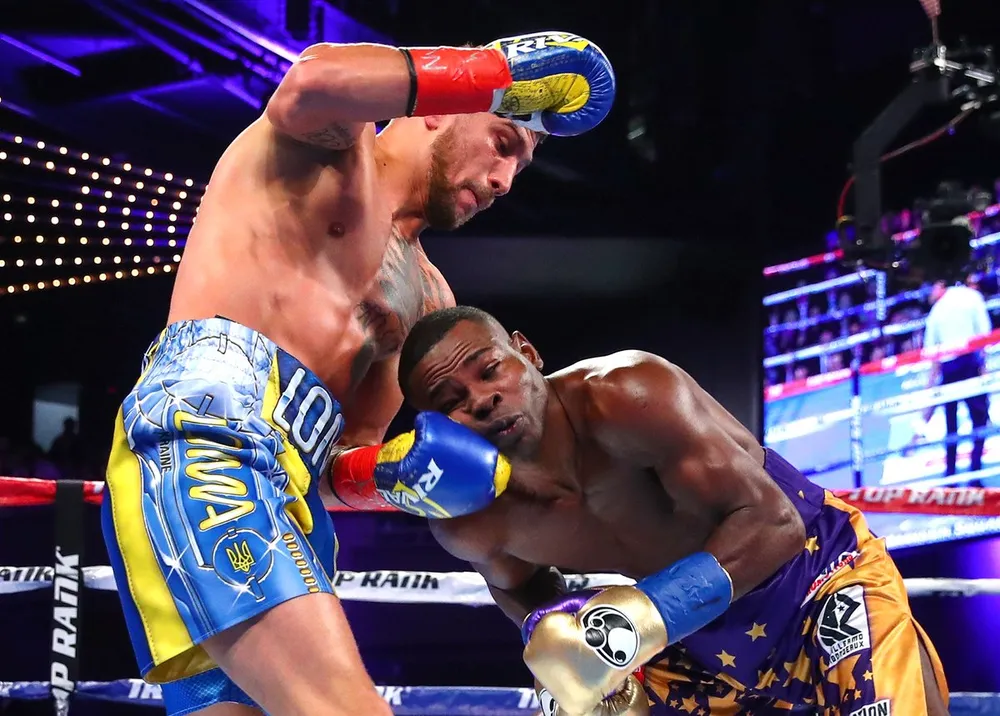Quyền Anh - Thắng trận thứ 9 liên tiếp, Lomachenko bảo vệ đai dưới nhẹ WBO ảnh 2