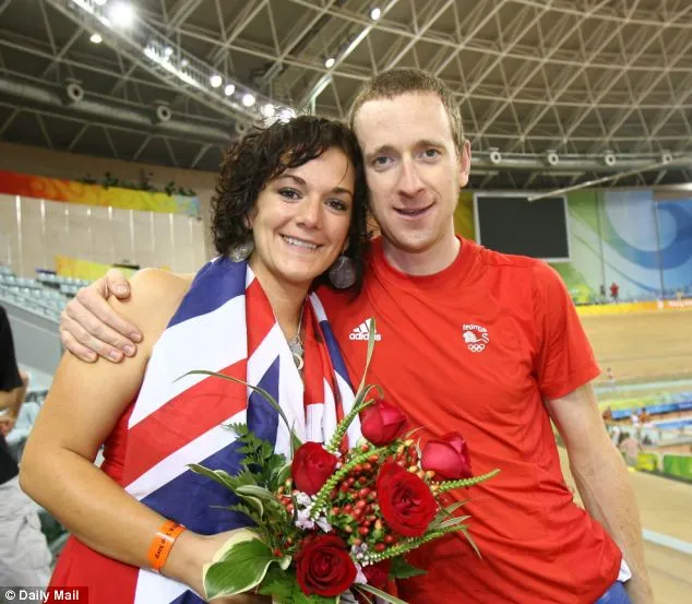 Xe đạp - Gọi Froome là “loài bò sát”, vợ Wiggins phải nói lời xin lỗi ảnh 1