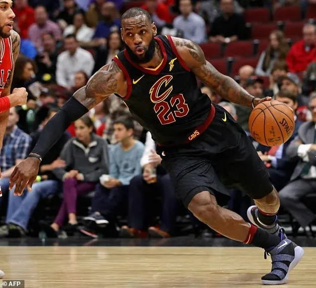 LeBron James đã có cú triple-double thứ 60