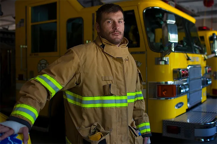 Đấu trường võ tự do: Bị đánh sưng mặt, lính cứu hỏa gốc Croatia vẫn lập kỷ lục bảo vệ đai vô địch ảnh 1