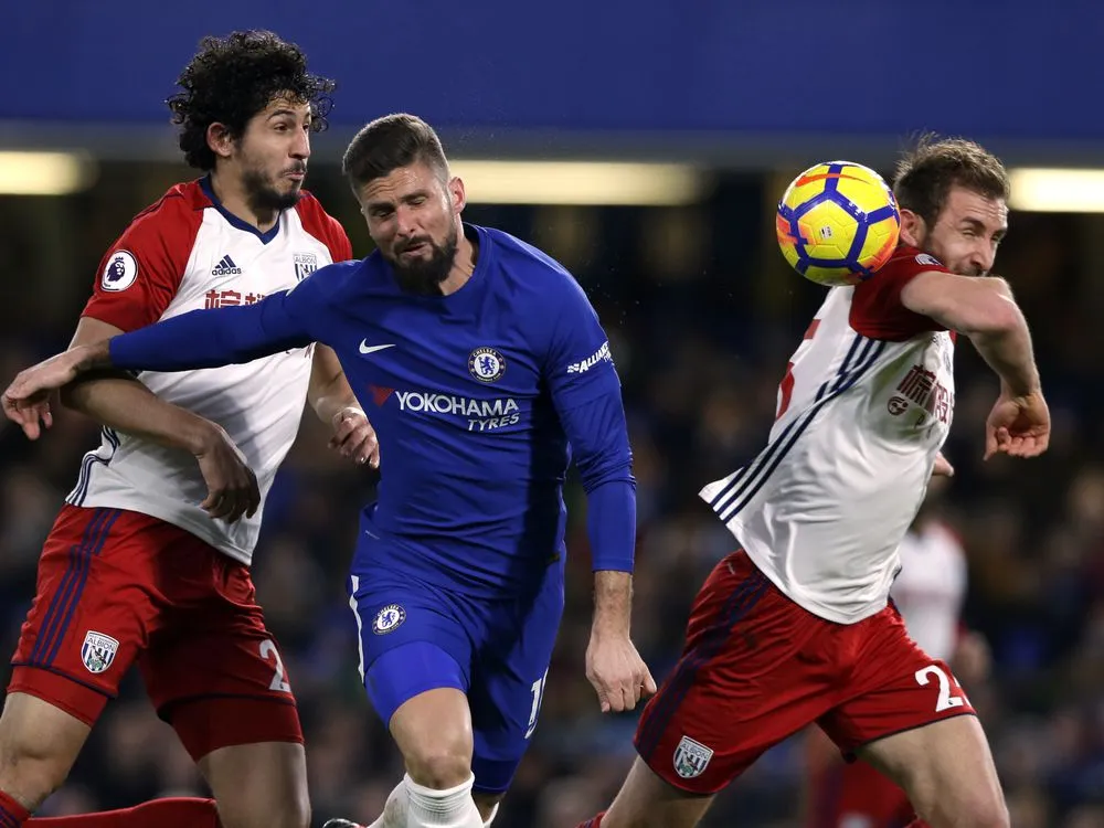 Khâu 5 mũi trên đầu, Giroud vẫn sẽ ra sân trong trận đấu với Hull ảnh 1