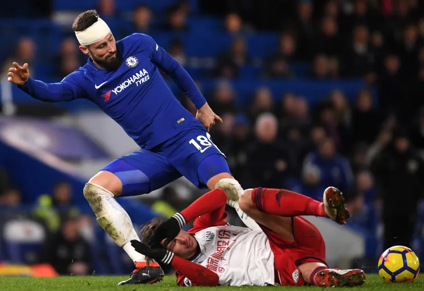 Khâu 5 mũi trên đầu, Giroud vẫn sẽ ra sân trong trận đấu với Hull ảnh 3