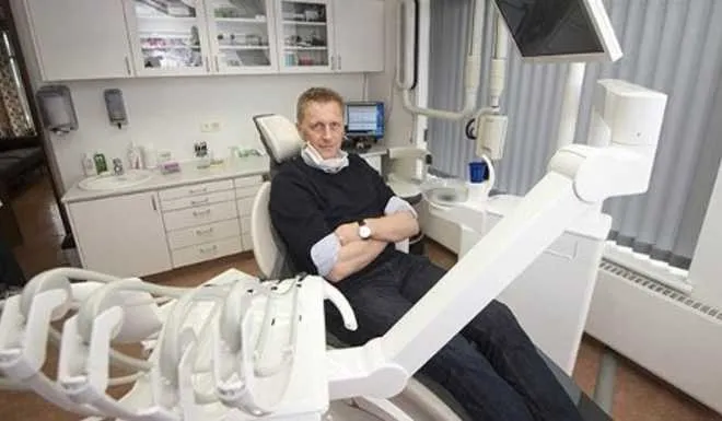 World Cup 2018: HLV Iceland vẫn đang làm… nha sĩ ảnh 2