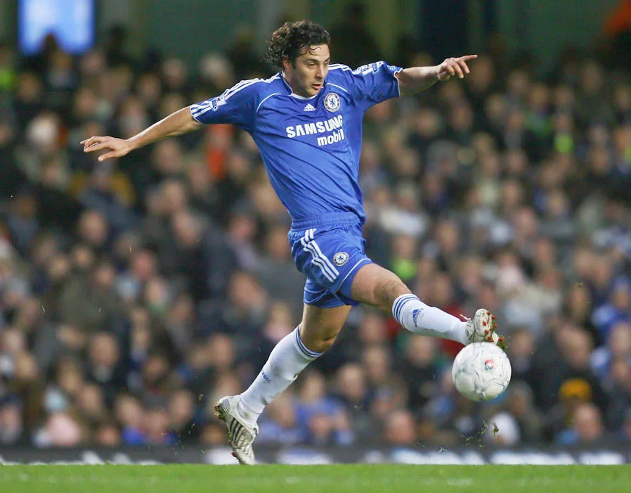 Đổi 7 kiểu áo trong mùa, FC Cologne vẫn xếp bét bảng Bundesliga ảnh 8