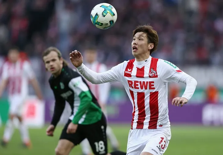 Đổi 7 kiểu áo trong mùa, FC Cologne vẫn xếp bét bảng Bundesliga ảnh 1